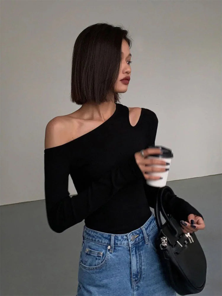Lunaria's Fashion Skew Collar Off-shoulder Long-sleeved